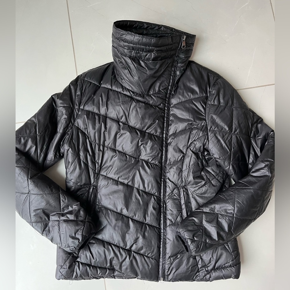 Women's Sleek Black Puffer Jacket